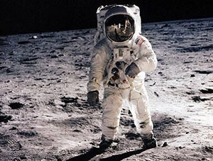 El mundo celebr&oacute; la historica llegada a la Luna